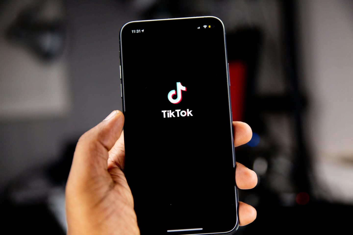 TikTok pushes AI ads that look just like real creators