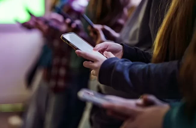 Large Scale Studies Fail To Link Social Media Use to Teen Harms