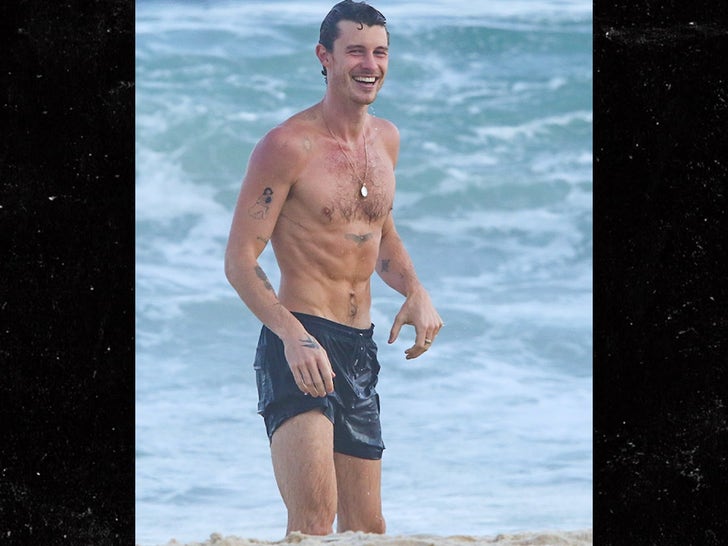 0326-Shawn-Mendes-Bruna-Marquezine-PDA-Beach-Brazil-Sub2