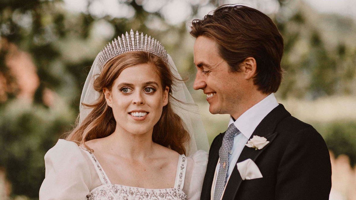 Wedding portrait of Princess Beatrice and Edoardo Mozzi
