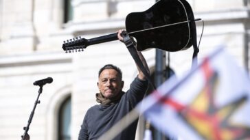 Bruce Springsteen Honours ICE Victims at No Kings Rally