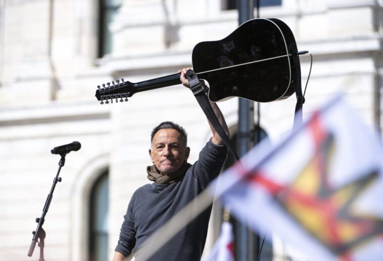 Bruce Springsteen Honours ICE Victims at No Kings Rally