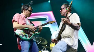 Weezer Play Acoustic Rooftop Set in Venice Beach