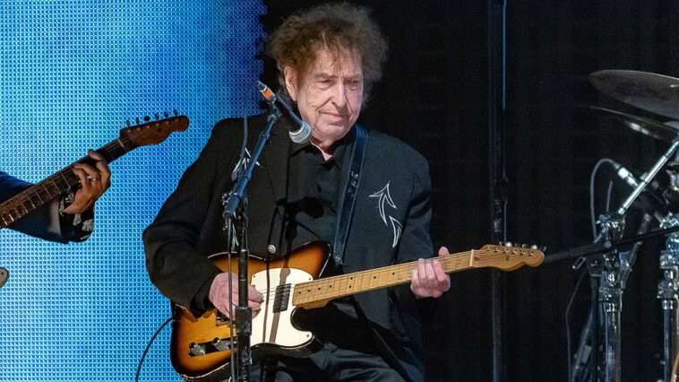 Bob Dylan Baffles Fans With Patreon Offering Up Faux Vintage Letters
