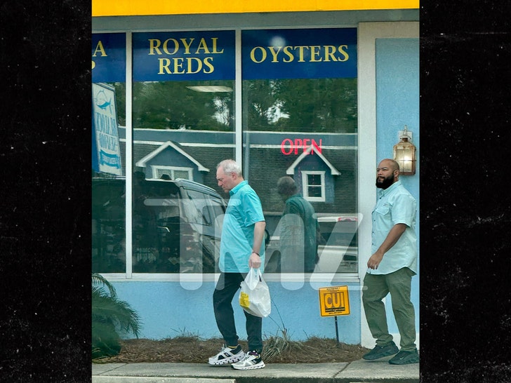 Representative Steve Scalise shopping at Blalock Seafood & Specialty Market tmz 3