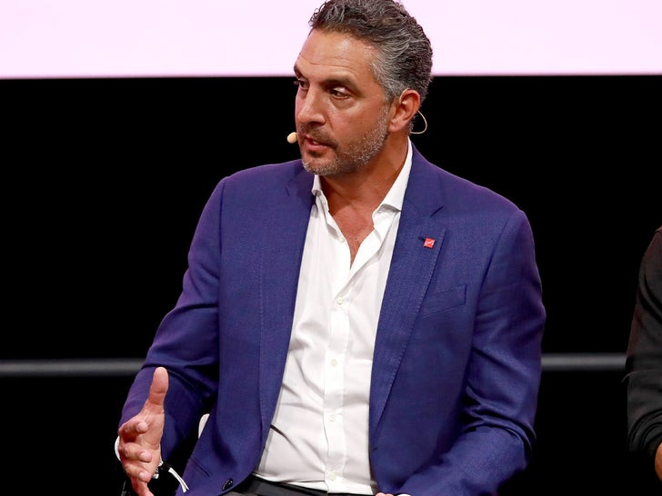 Mauricio Umansky Hard At Work