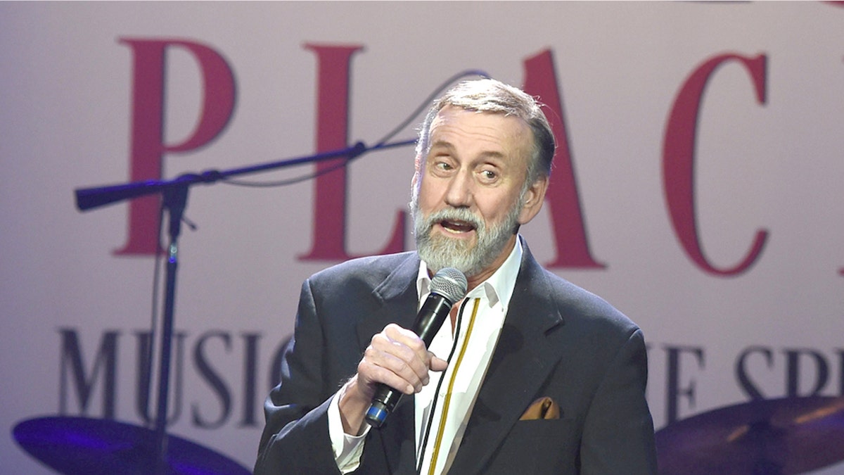 Ray Stevens sings on stage