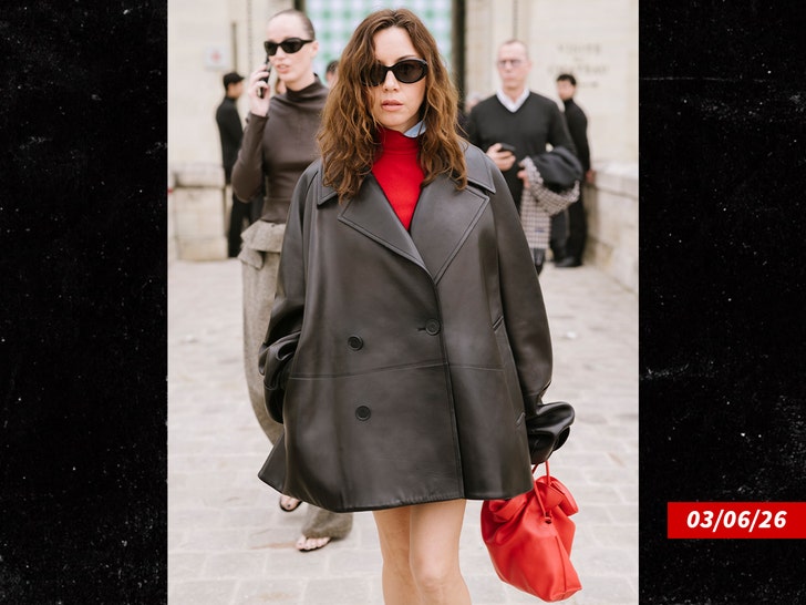 aubrey plaza paris fashion week getty