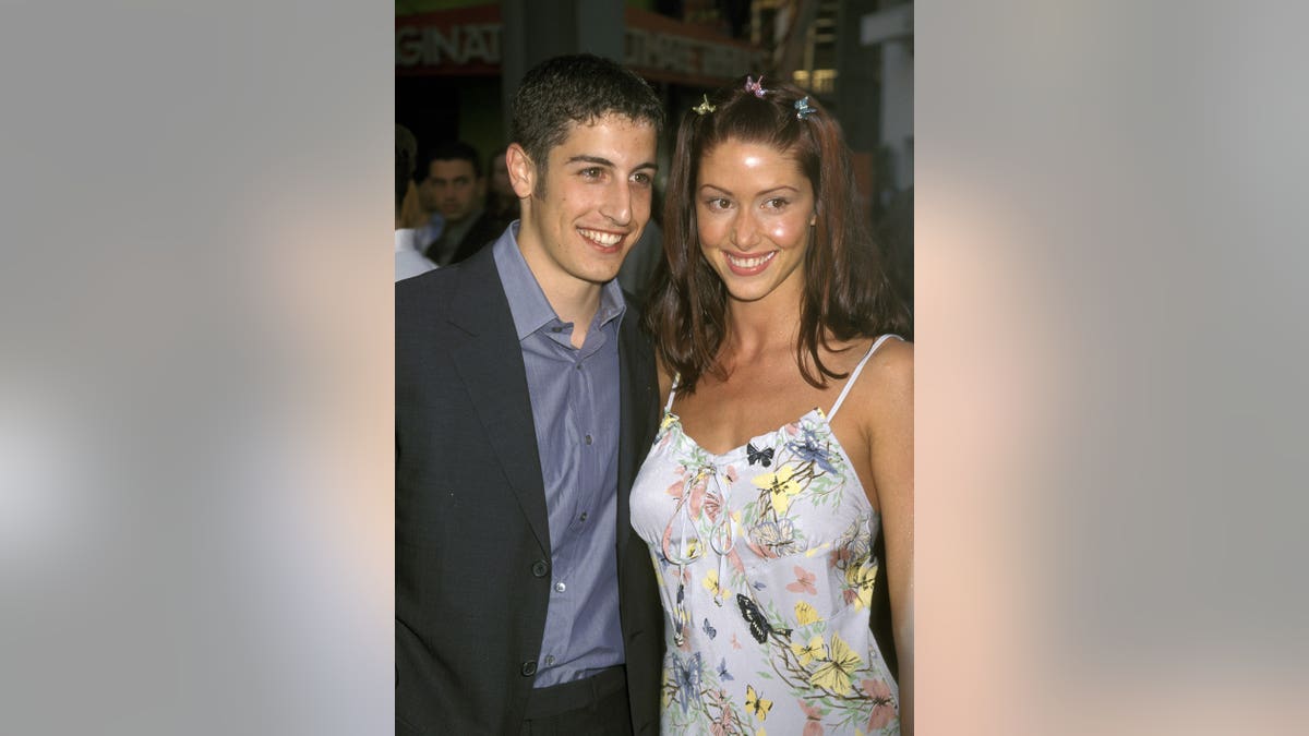 Jason Biggs and Shannon Elizabeth standing together posing for a photo
