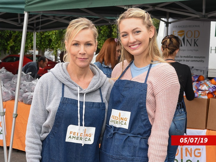 Jennie-Garth-Luca-Bella-Facinelli-sub-getty-1