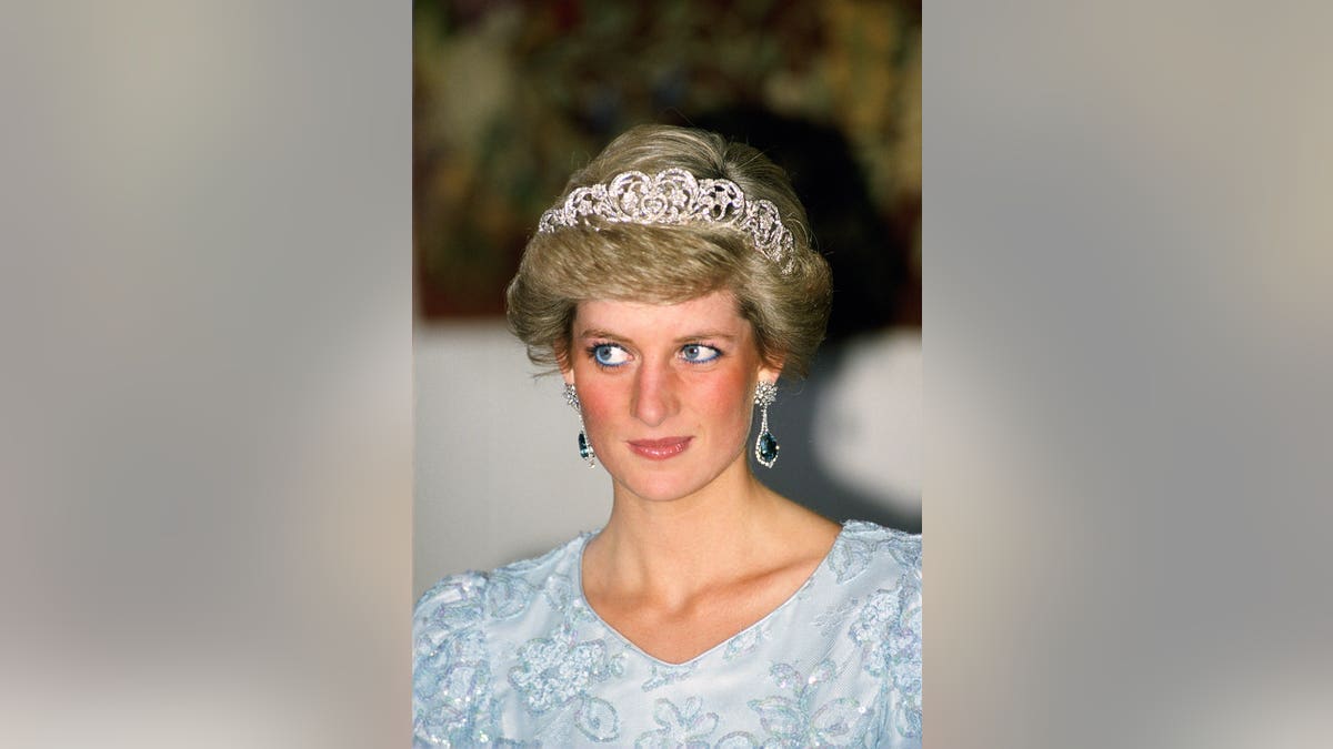 Diana Princess of Wales wearing Spencer tiara and aquamarine diamond earrings at banquet