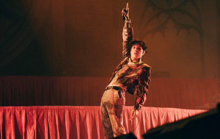 Watch Bring Me The Horizon play 'Youtopia' live for the first time and bring 'The House Of Wolves' back into the setlist