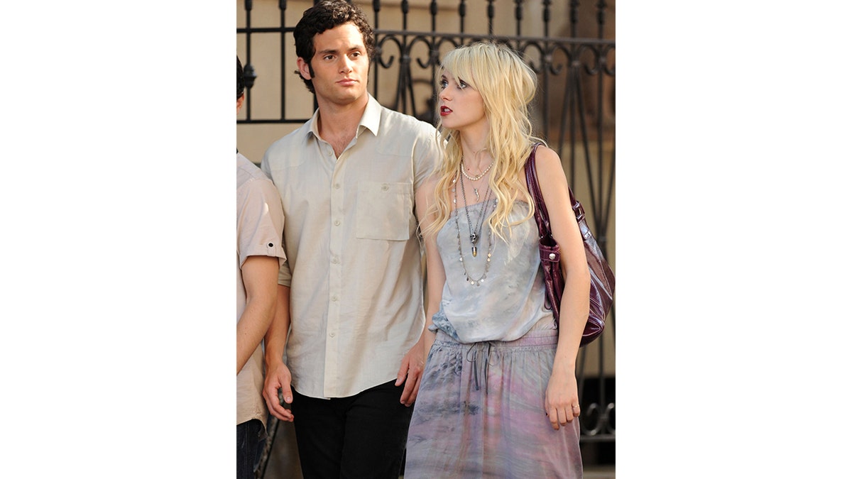 Taylor Momsen filming "Gossip Girl"