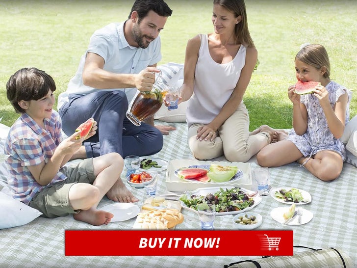 Zaze-Extra-Large-Picnic-Outdoor-Blanket-Life-Like-A-Movie-MAIN