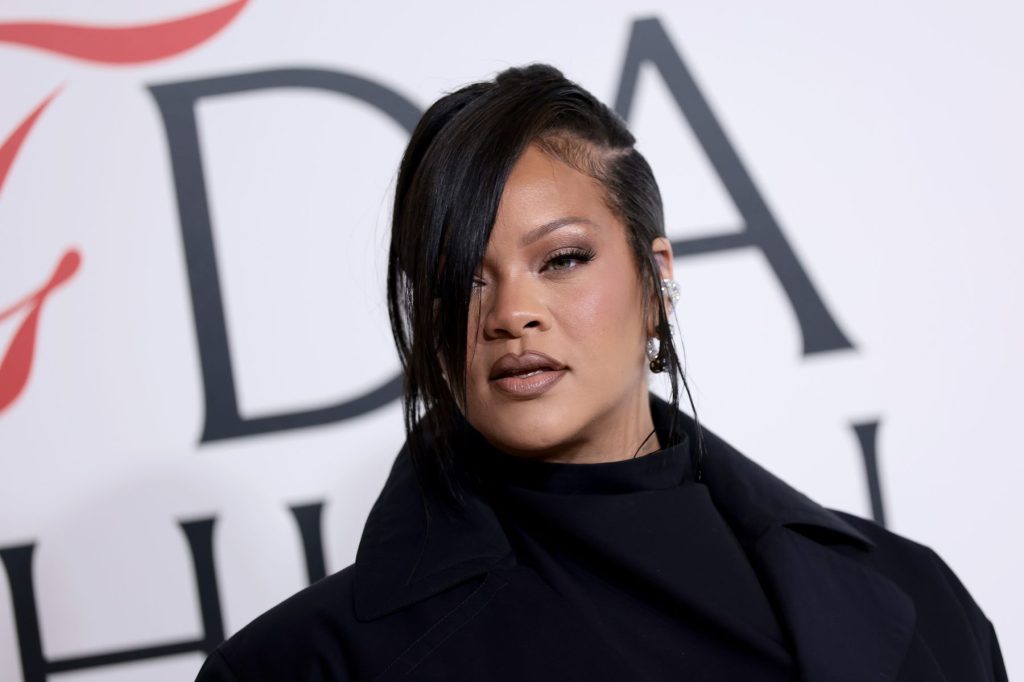 Here's How Rihanna Responded to Pregnancy Rumors