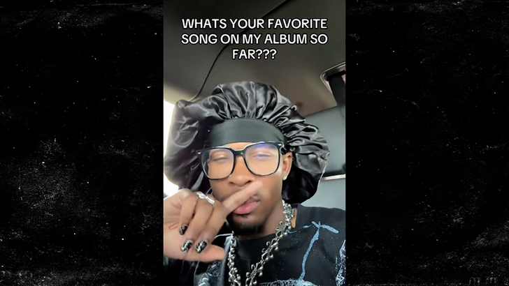 042126_d4vd_tiktok_singing_car_kal