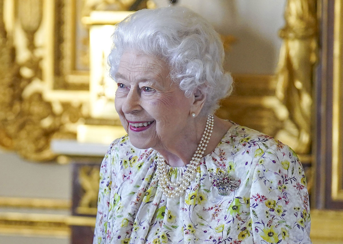 Buckingham Palace Blessed With Double Rainbow As Queen Passes Away