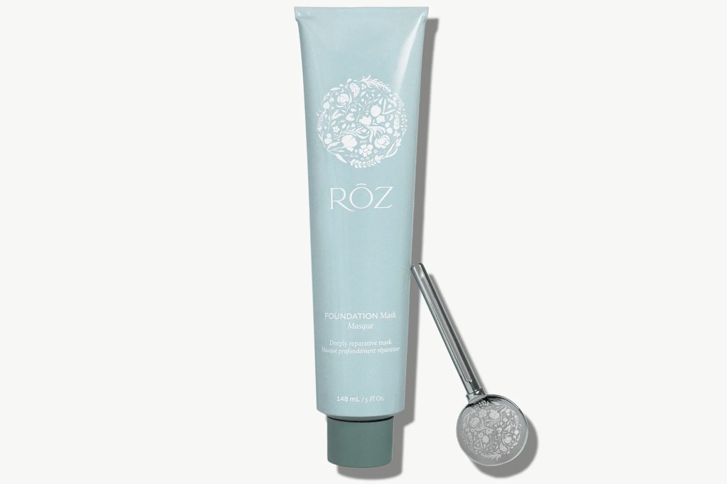 Light blue tube of RÖZ Foundation Mask and a metal spatula.
