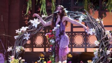 Anitta Performs 'Choka Choka' and 'Varias Quejas'