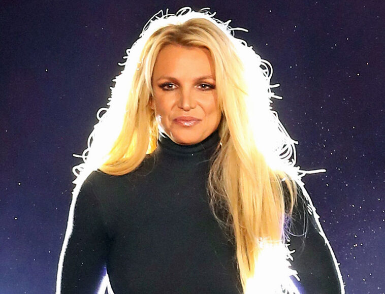 Britney Spears Voluntarily Enters Rehab - She Knows 'She Hit Rock Bottom'
