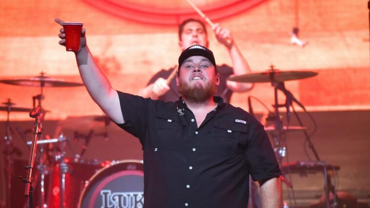 Cheers! Here Are the 13 Best Country Songs About Beer