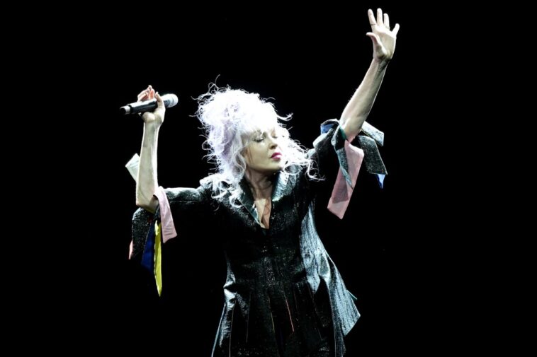 Cyndi Lauper Calls Out Crowd Heckler at Vegas Kickoff Concert