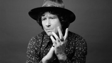 Enrique Bunbury Continues His Exploration of Roots Music in New Album