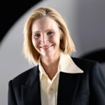 'Friends' star Lisa Kudrow says new sitcoms are "too afraid" to make jokes that risk making people feel uncomfortable