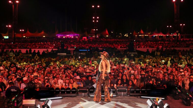 High winds prompt temporary evacuation at Stagecoach Festival