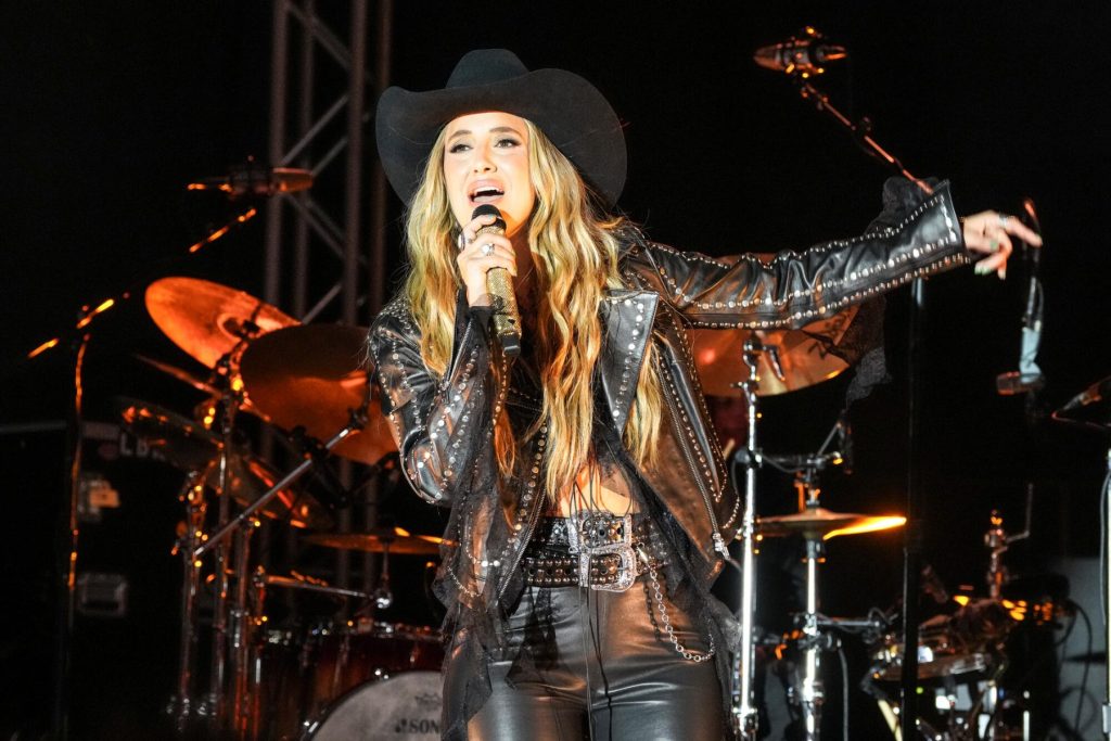 Lainey Wilson Brings Masterful Headlining Set to Stagecoach