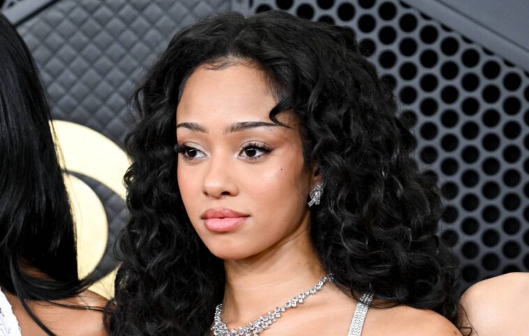 Manon says she's "having positive conversations" with label after being placed on "temporary hiatus" from KATSEYE