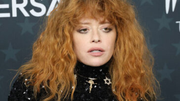 Natasha Lyonne Apologizes To Fellow Travelers Who Were Delayed After ICE Escorted Her Off Plane - All Over A Sleeping Pill?!