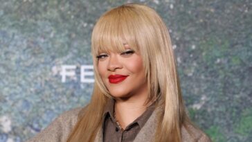 Rihanna Becomes First Woman to Pass 200 Million Singles Certifications