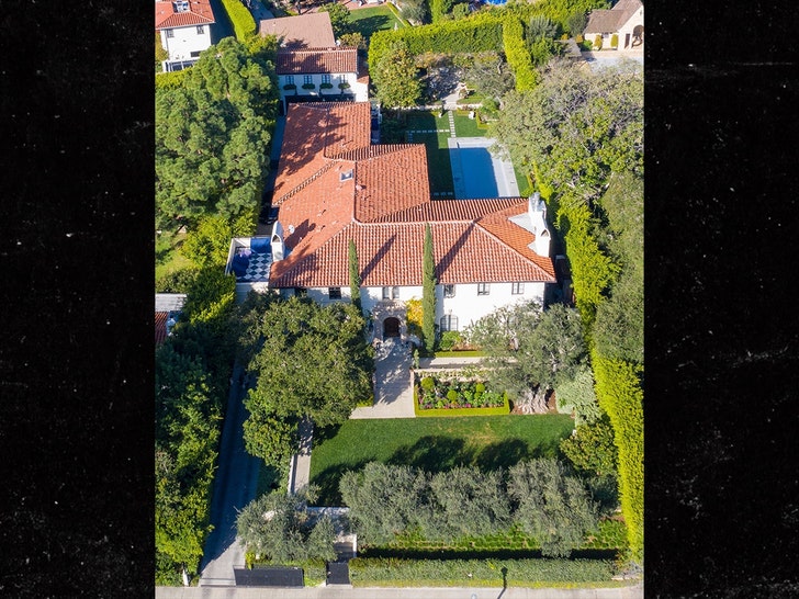 ozzy-osbourne-sharon-osbourne-home-backgrid-1