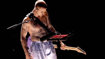 Watch Justin Bieber revisit his earliest hits and bring out The Kid Laroi, Tems, Mk.gee, Wizkid and Dijon during comeback Coachella set