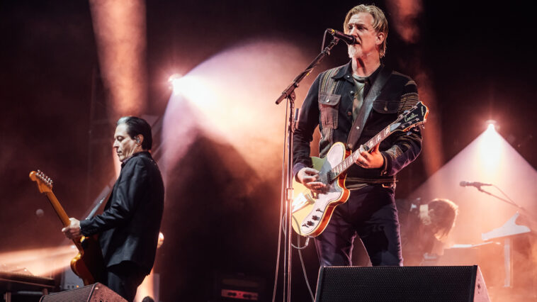 Watch Queens Of The Stone Age play with Nick Oliveri for first time since 2014