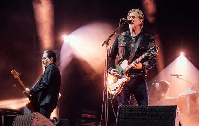 Watch Queens Of The Stone Age play with Nick Oliveri for first time since 2014