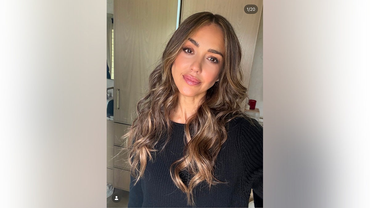 Jessica Alba takes a selfie
