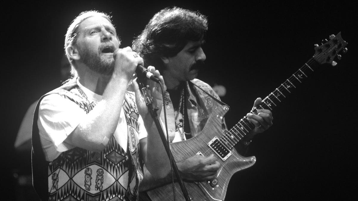 Alex Ligertwood sings with Jorge Santana