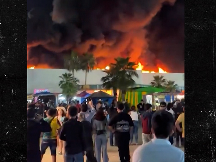 050826-mexican-fairground-fire-3-PRIMARY