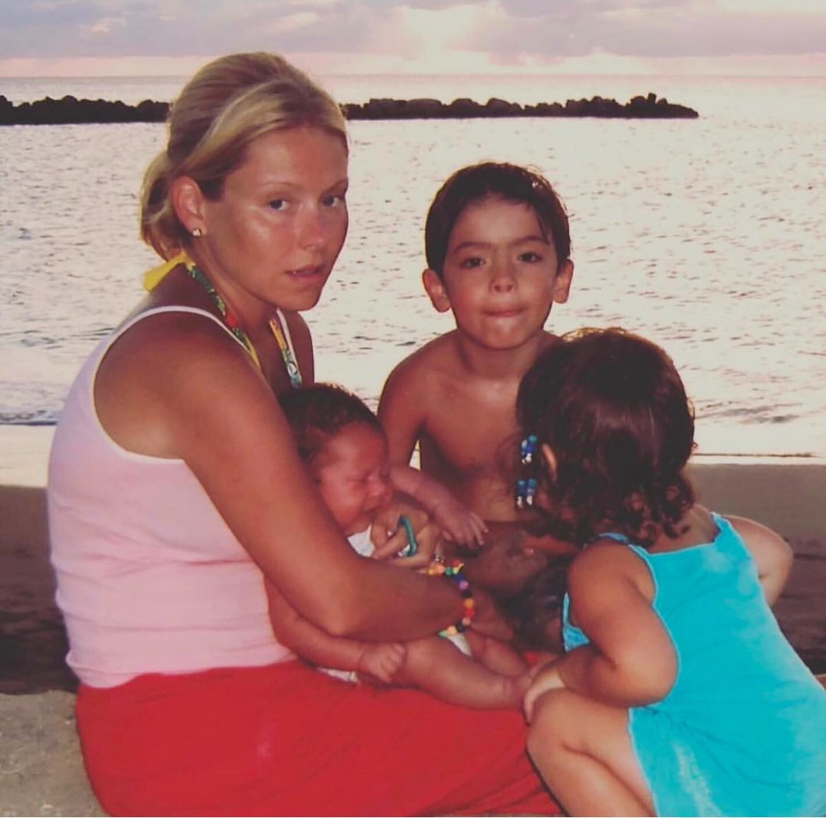 Kelly Ripa shares throwback pic with her three kids. 