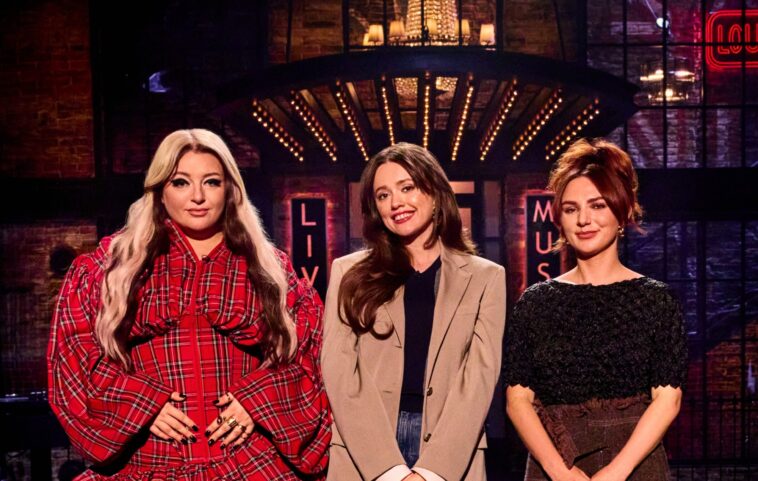 Aimee Lou Wood jokes about 'SNL' teeth sketch while hosting UK version