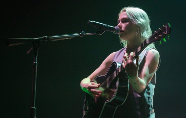 Phoebe Bridgers debuts three new songs at first solo show in three years in New Mexico