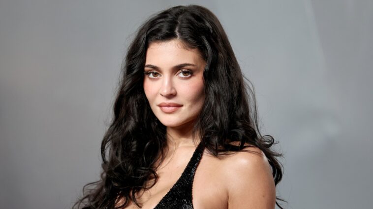 Second Housekeeper Sues Kylie Jenner, Claims She Left Desperate Note