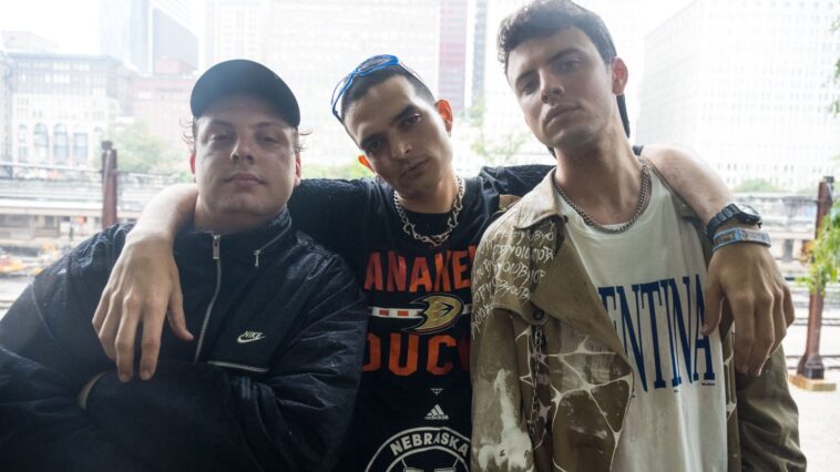 Usted Señalemelo Is Hitting the Road and Going Back to Basics
